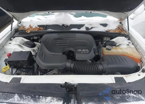 2016 Dodge Challenger Sxt z USA, uszkodzony, nr VIN 2C3CDZAG2GH284498